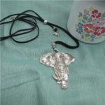 Collares de Zamak